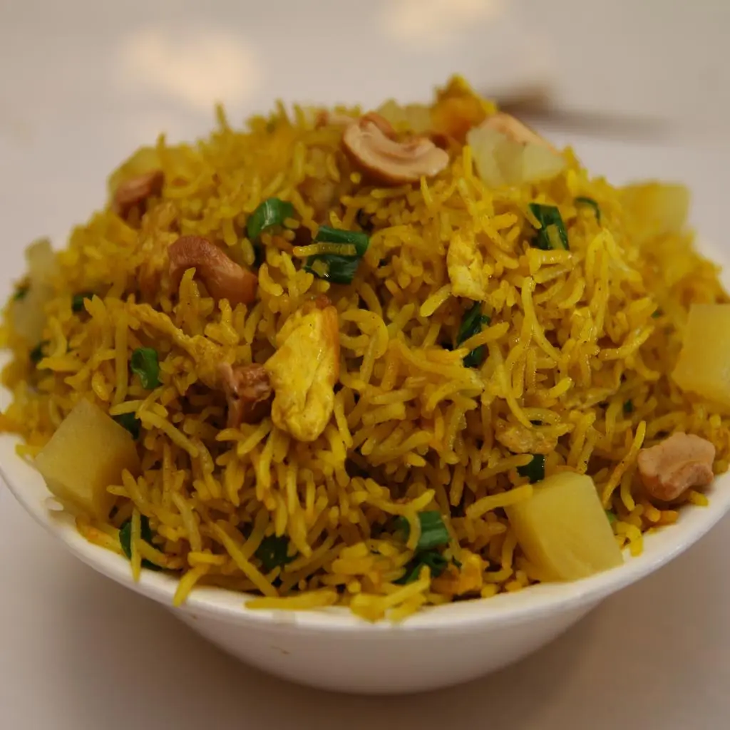 أرز مقلي بالدجاج السنغافوري